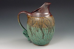 Pitcher with carved leaves Green and Plum